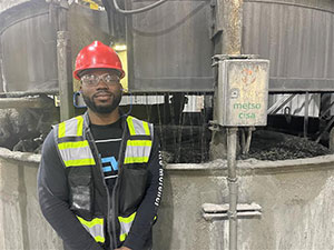 EAyodele Olusesan, a summer Metallurgy intern at the Metcalf concentrator in Morenci, works on flotation processes.